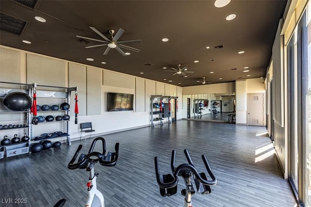 exercise room with visible vents, recessed lighting, and ceiling fan