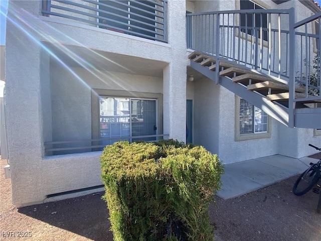 entrance to property with stucco siding