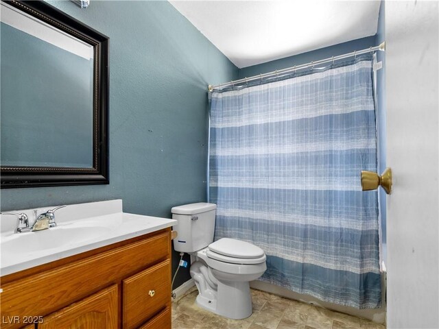 full bath with vanity, toilet, and a shower with curtain