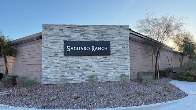 view of community / neighborhood sign