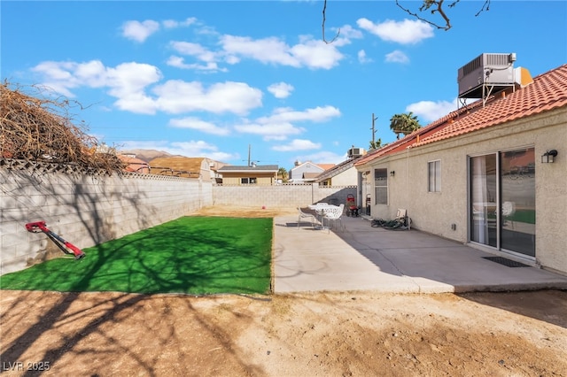 view of yard featuring a patio area, a fenced backyard, and cooling unit