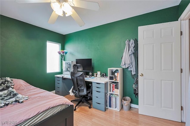 bedroom featuring light wood-style flooring and a ceiling fan