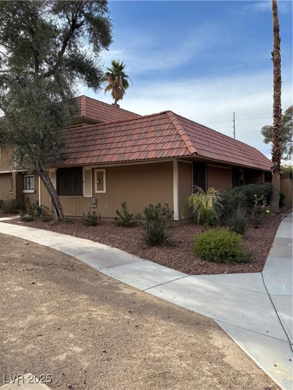 view of front of property with a tiled roof