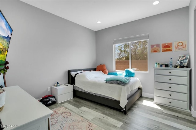 bedroom featuring light wood finished floors, baseboards, and recessed lighting