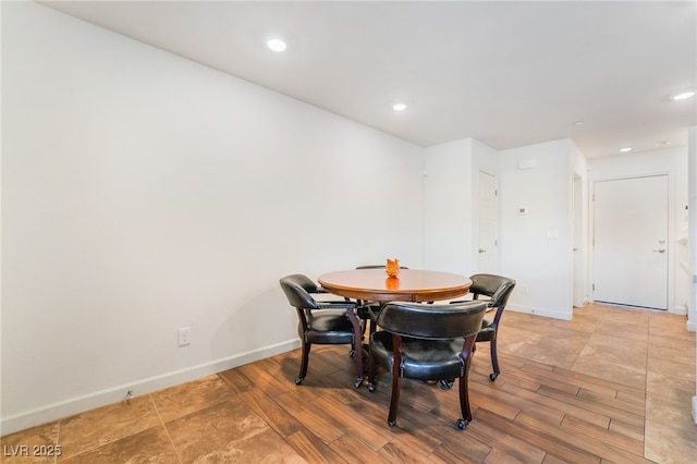 dining space with recessed lighting, light wood-style flooring, and baseboards