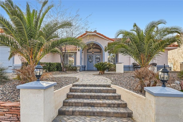 view of front of property featuring stucco siding