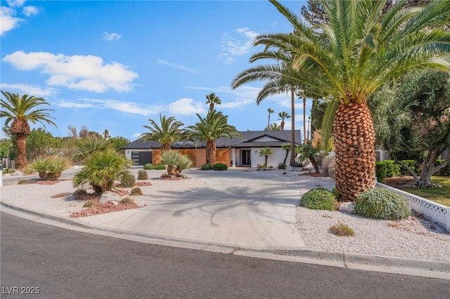 view of front of property with driveway