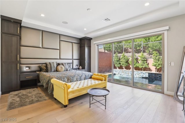 bedroom featuring light wood finished floors, visible vents, baseboards, access to outside, and recessed lighting