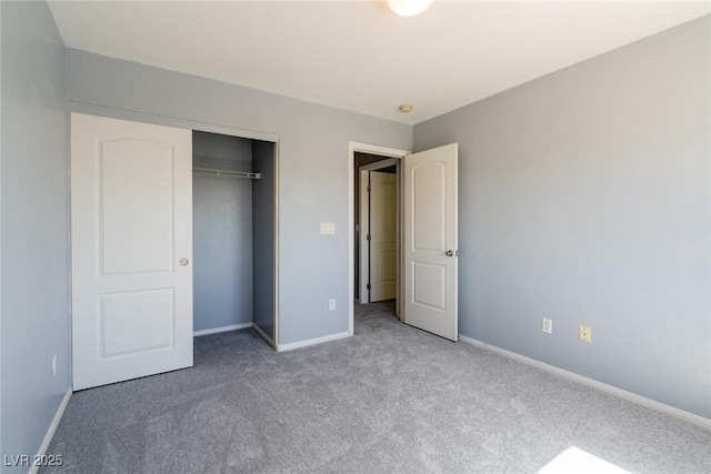 unfurnished bedroom featuring a closet, carpet flooring, and baseboards