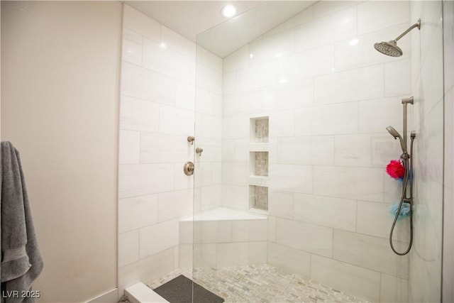 full bath with vaulted ceiling and a tile shower