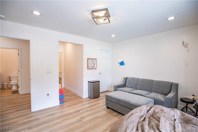 living area featuring recessed lighting, light wood-style flooring, and baseboards