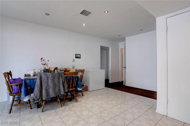 dining area featuring visible vents and recessed lighting