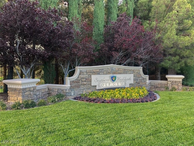 community sign with a lawn