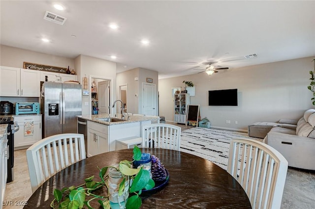 dining area featuring ceiling fan, a toaster, recessed lighting, and visible vents