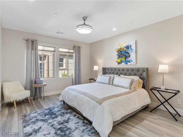 bedroom featuring light wood-style flooring, recessed lighting, visible vents, and baseboards