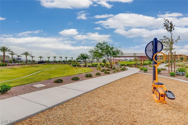 view of property's community featuring a lawn