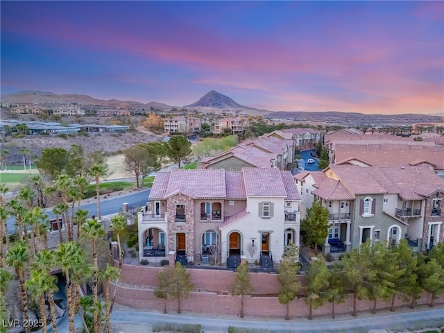 aerial view at dusk featuring a residential view and a mountain view