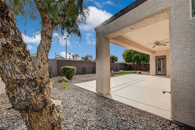 view of patio featuring a fenced backyard and ceiling fan