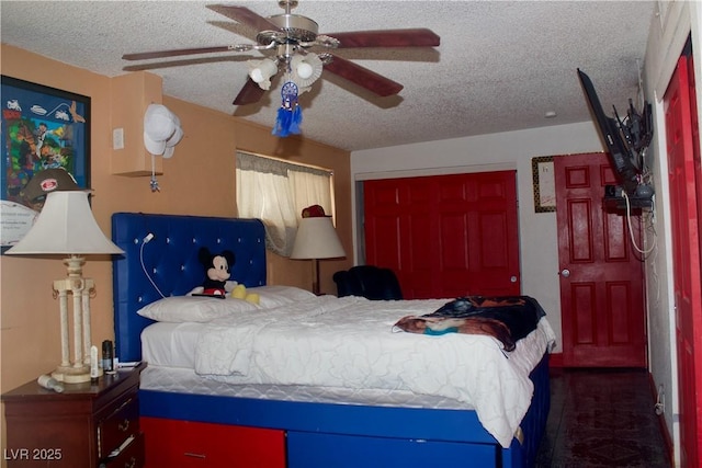 bedroom featuring a ceiling fan and a textured ceiling