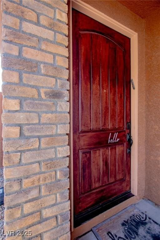 view of exterior entry featuring stucco siding