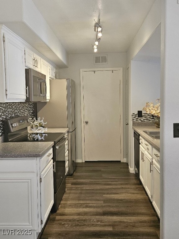 kitchen featuring visible vents, black appliances, dark wood-style floors, and white cabinetry