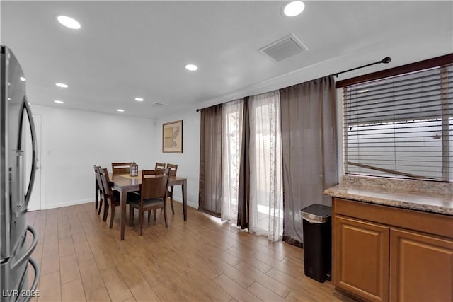 dining space featuring baseboards, recessed lighting, visible vents, and light wood-type flooring