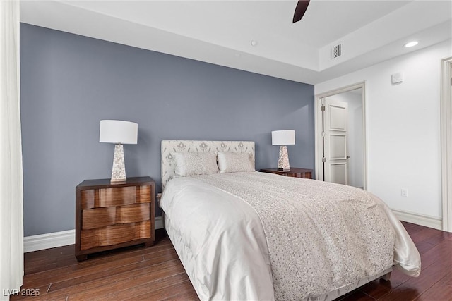 bedroom featuring visible vents, a ceiling fan, hardwood / wood-style flooring, recessed lighting, and baseboards