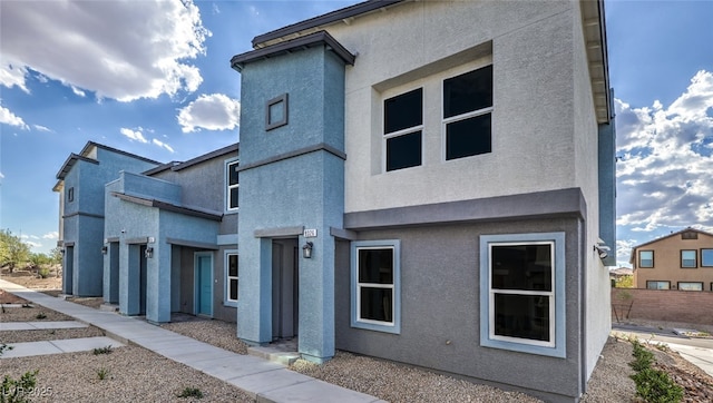 view of front of property featuring stucco siding