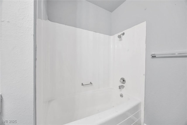 bathroom with bathtub / shower combination