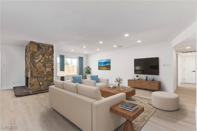 living room featuring recessed lighting, light wood-style flooring, and baseboards