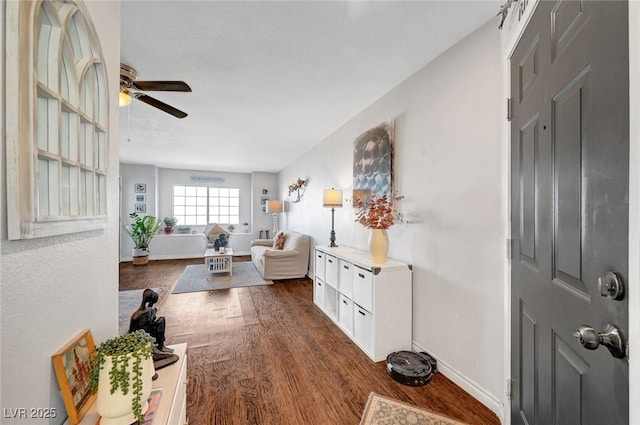 entryway with dark wood-style floors, baseboards, and a ceiling fan