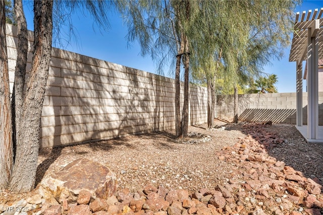 view of yard featuring a fenced backyard