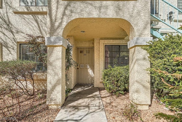 view of exterior entry featuring stucco siding