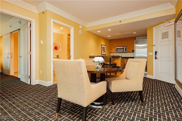 dining area featuring recessed lighting, baseboards, and ornamental molding