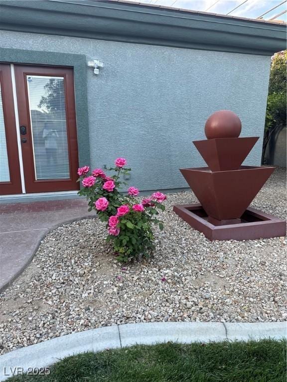 view of exterior entry with stucco siding