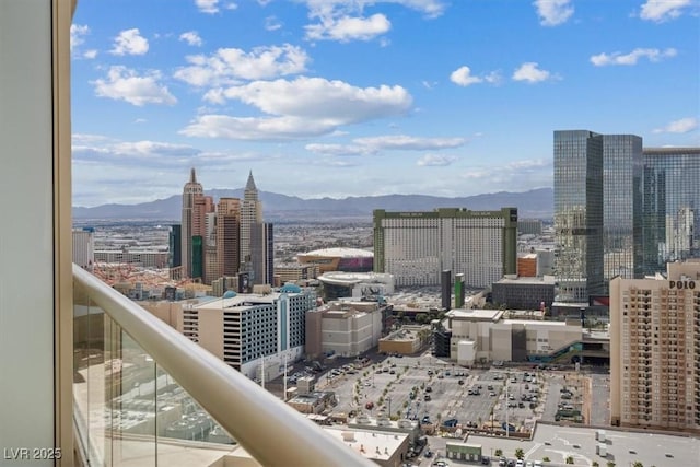 city view featuring a mountain view