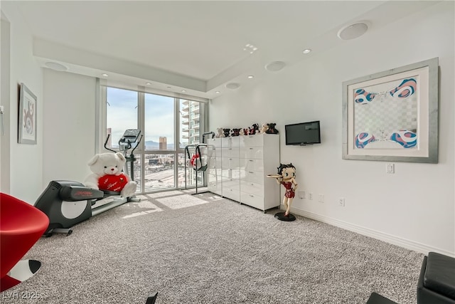 workout room featuring recessed lighting, floor to ceiling windows, baseboards, and carpet floors