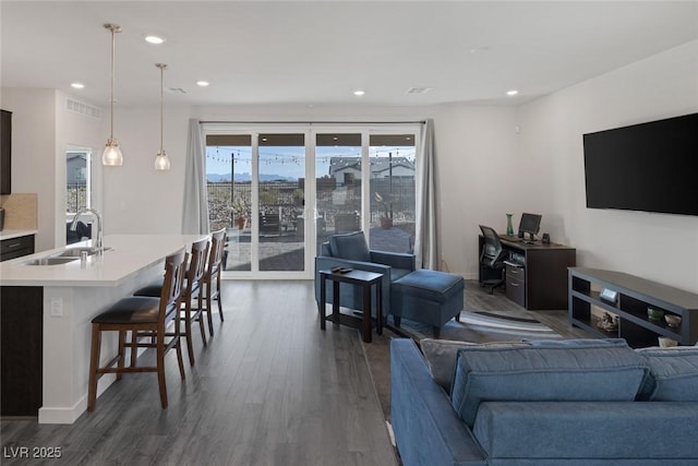 living room featuring recessed lighting, visible vents, dark wood-style flooring, and baseboards