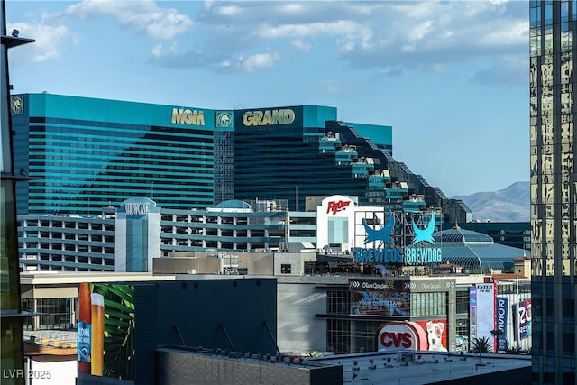 view of city featuring a mountain view