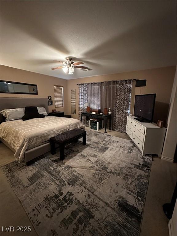 bedroom with ceiling fan