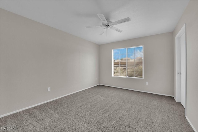 carpeted empty room featuring baseboards and a ceiling fan