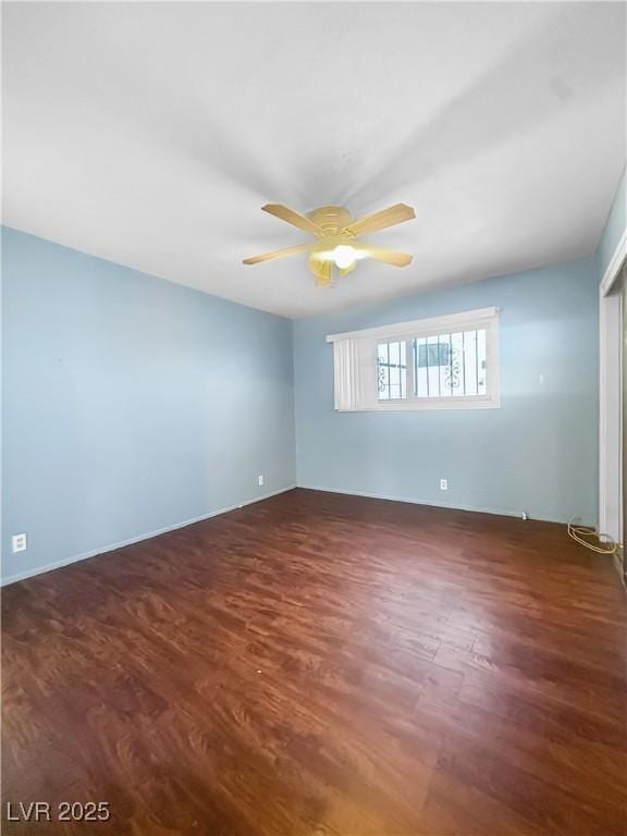 empty room featuring dark wood-style floors and a ceiling fan