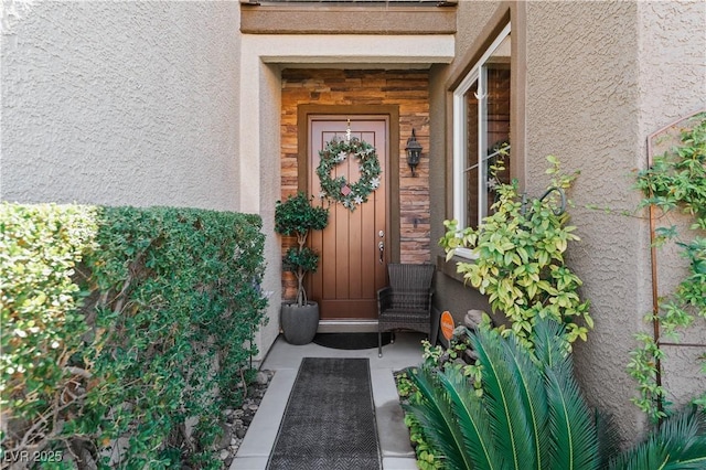 view of exterior entry featuring stucco siding