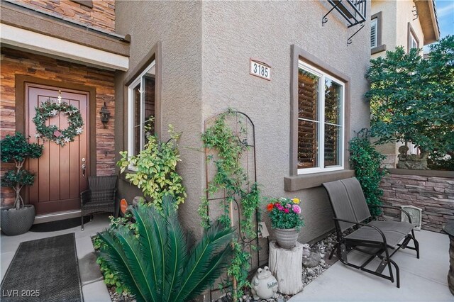 view of exterior entry with stucco siding