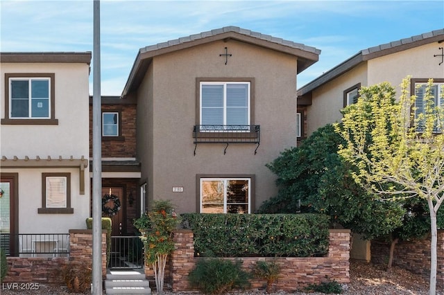 view of front facade with stucco siding