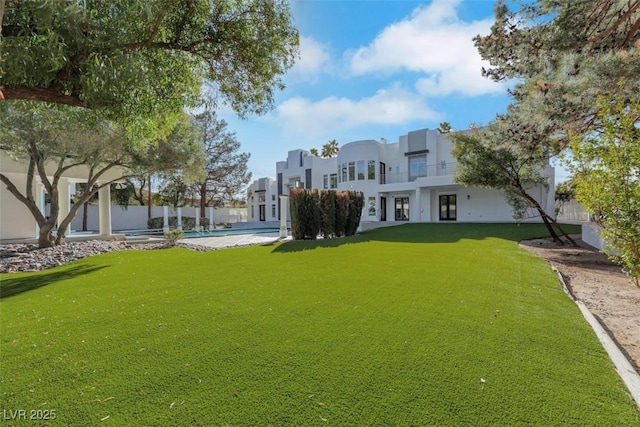 view of yard with a fenced in pool