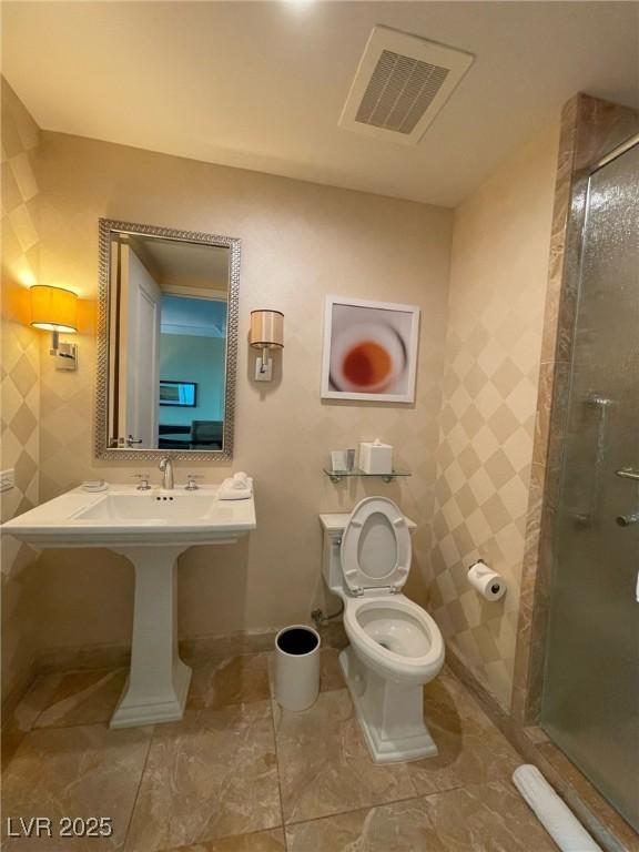 full bath with visible vents, a shower stall, and toilet