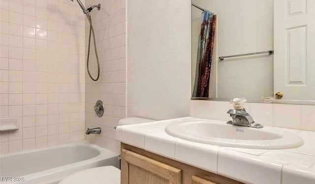 full bathroom featuring shower / bath combo with shower curtain, toilet, and vanity