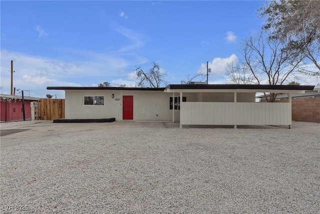 ranch-style house with fence