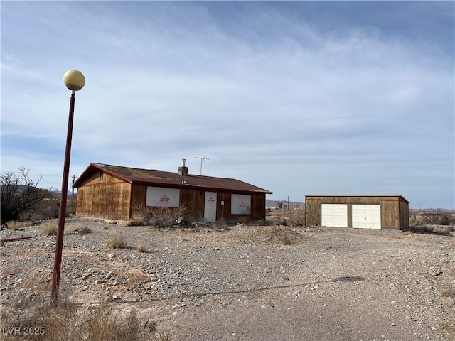 view of front facade with a garage and an outdoor structure